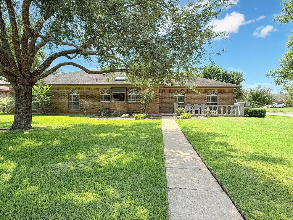 Unit for sale at 217 Larkspur Street, Lake Jackson, TX 77566