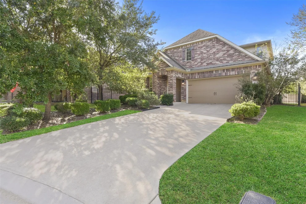 Unit for sale at 39 Butternut Grove Place, Tomball, TX 77375