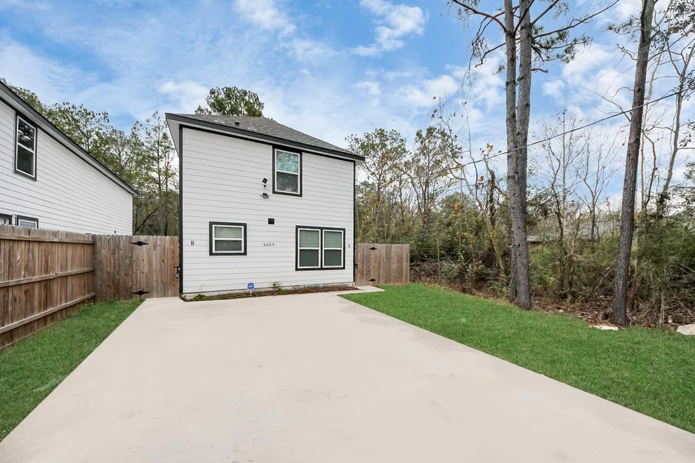 Unit for sale at 6004 Wedgefield Street, Houston, TX 77028