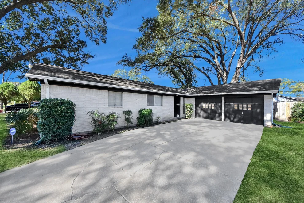 Unit for sale at 5634 Newquay Street, Houston, TX 77085