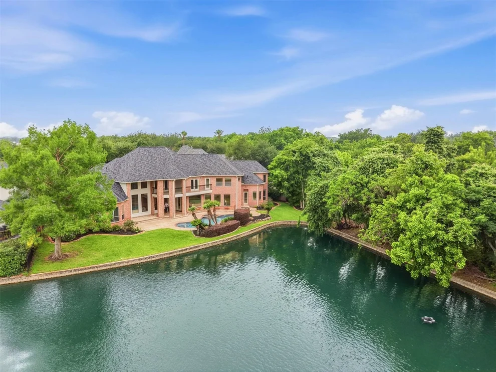 Unit for sale at 5002 Regency Drive, Sugar Land, TX 77479