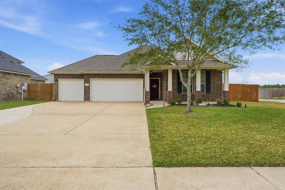 Unit for sale at 114 Avery Springs Lane, Dickinson, TX 77539