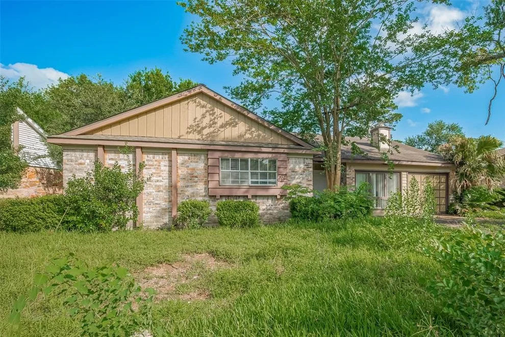 Unit for sale at 910 Beachcomber Lane, Houston, TX 77062