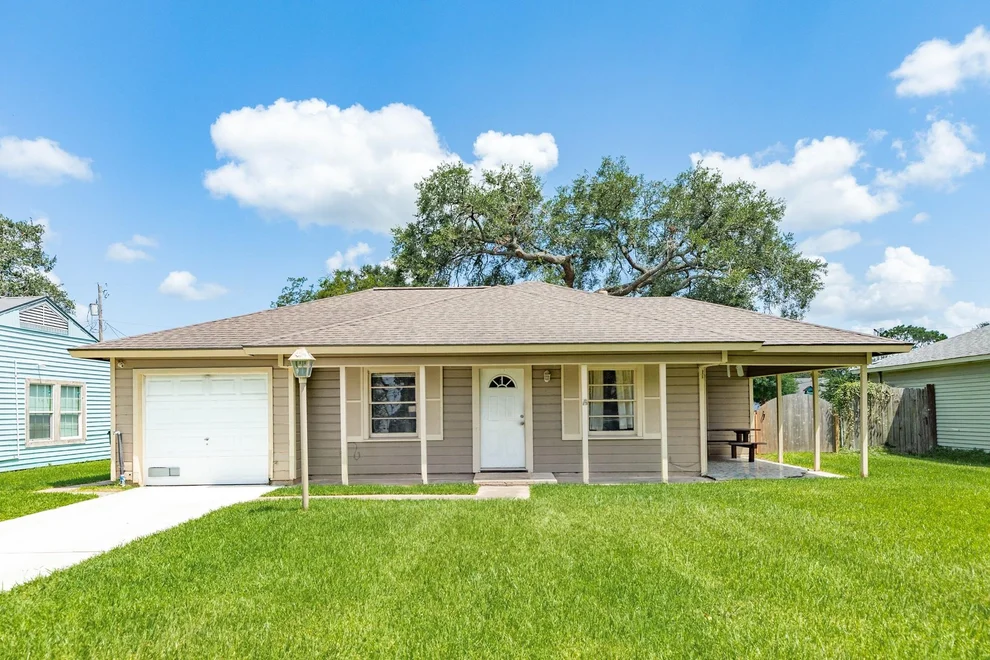 Unit for sale at 1225 San Felipe Street, Angleton, TX 77515