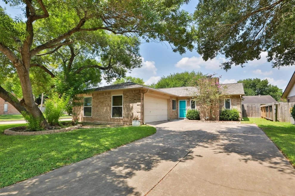 Unit for sale at 2703 Quarry Hill Road, Sugar Land, TX 77478