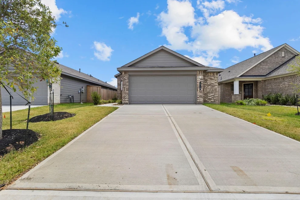 Unit for sale at 1718 Portia Lane, Conroe, TX 77301
