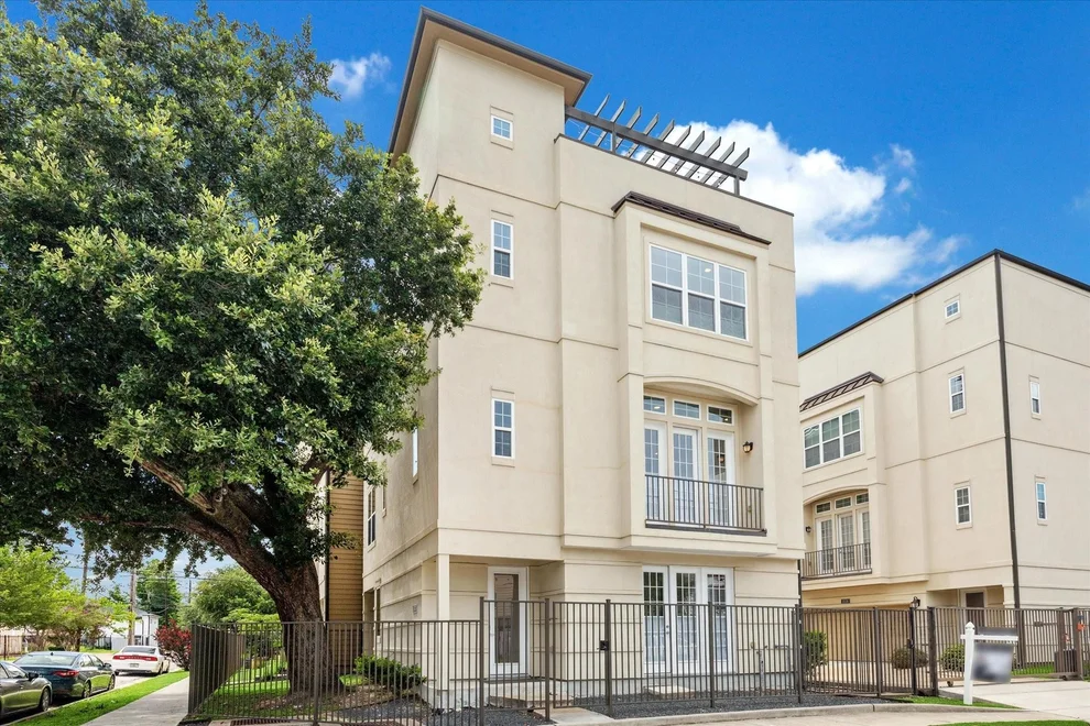 Unit for sale at 104 W Drew Street, Houston, TX 77006
