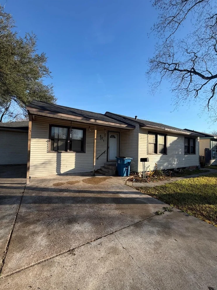 Unit for sale at 801 Avenue A, South Houston, TX 77587
