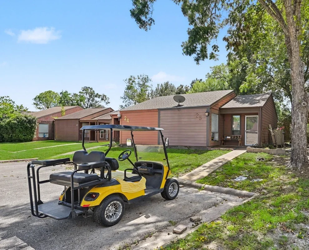 Unit for sale at 25 Townhouse Lane, Trinity, TX 75862