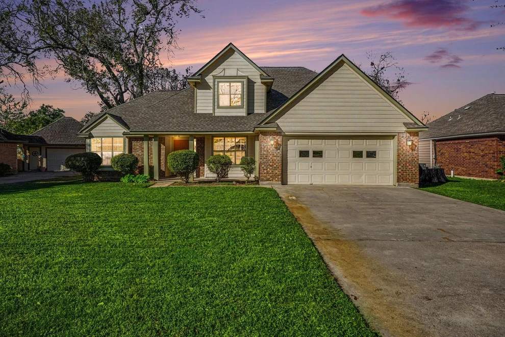Unit for sale at 107 Sandalwood Drive, Lake Jackson, TX 77566