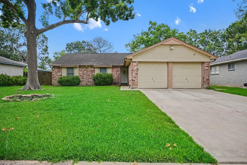 Unit for sale at 5127 Royal Parkway, Friendswood, TX 77546