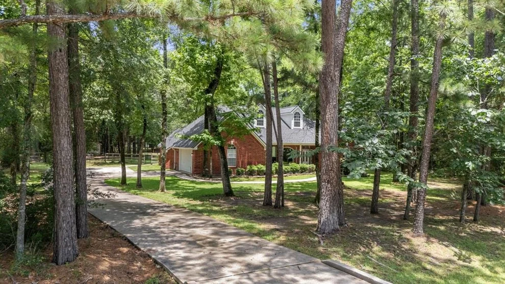 Unit for sale at 19 Timber Lane, Conroe, TX 77384