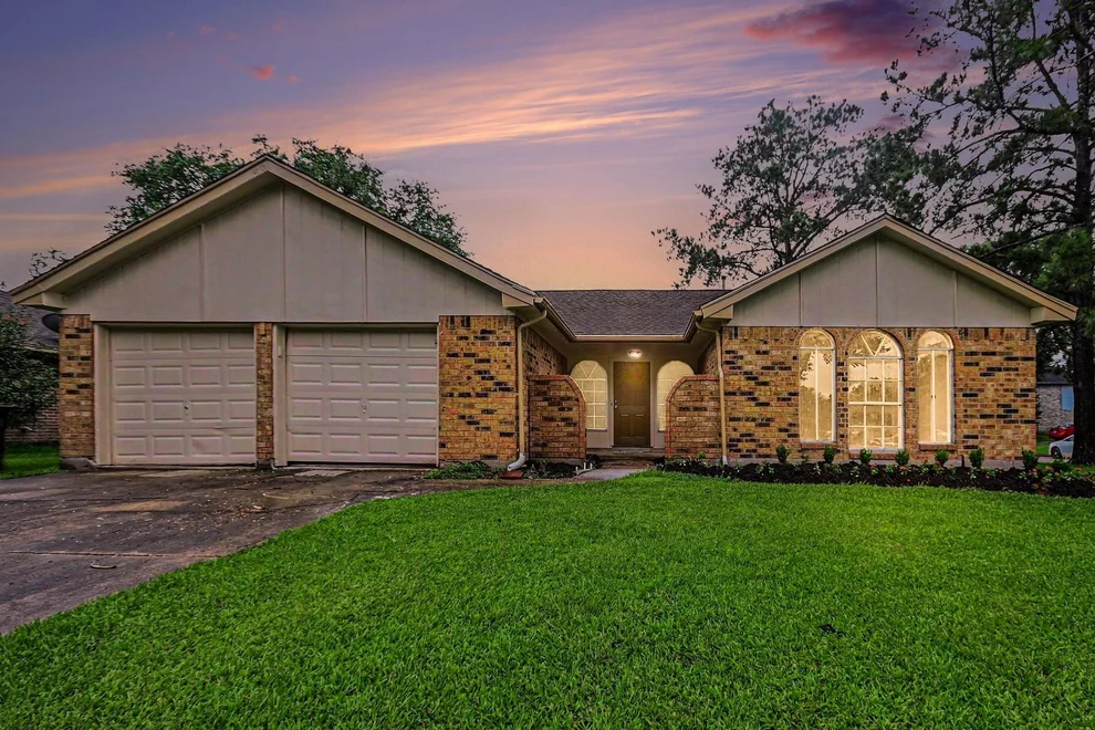 Unit for sale at 3810 Clover Drive, Alvin, TX 77511