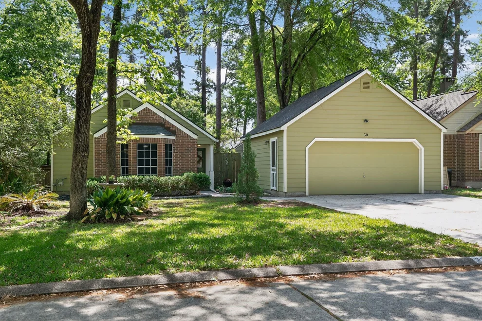 Unit for sale at 30 Camberwell Court, The Woodlands, TX 77380