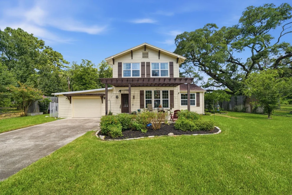 Unit for sale at 5313 Palm Drive, Dickinson, TX 77539
