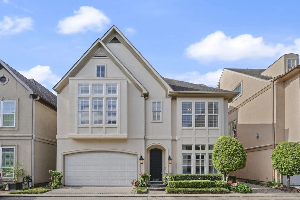Unit for sale at 3219 N Pemberton Circle Drive, Houston, TX 77025