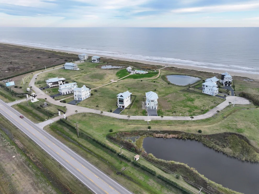 Unit for sale at 322 Seagrass, Gilchrist, TX 77617