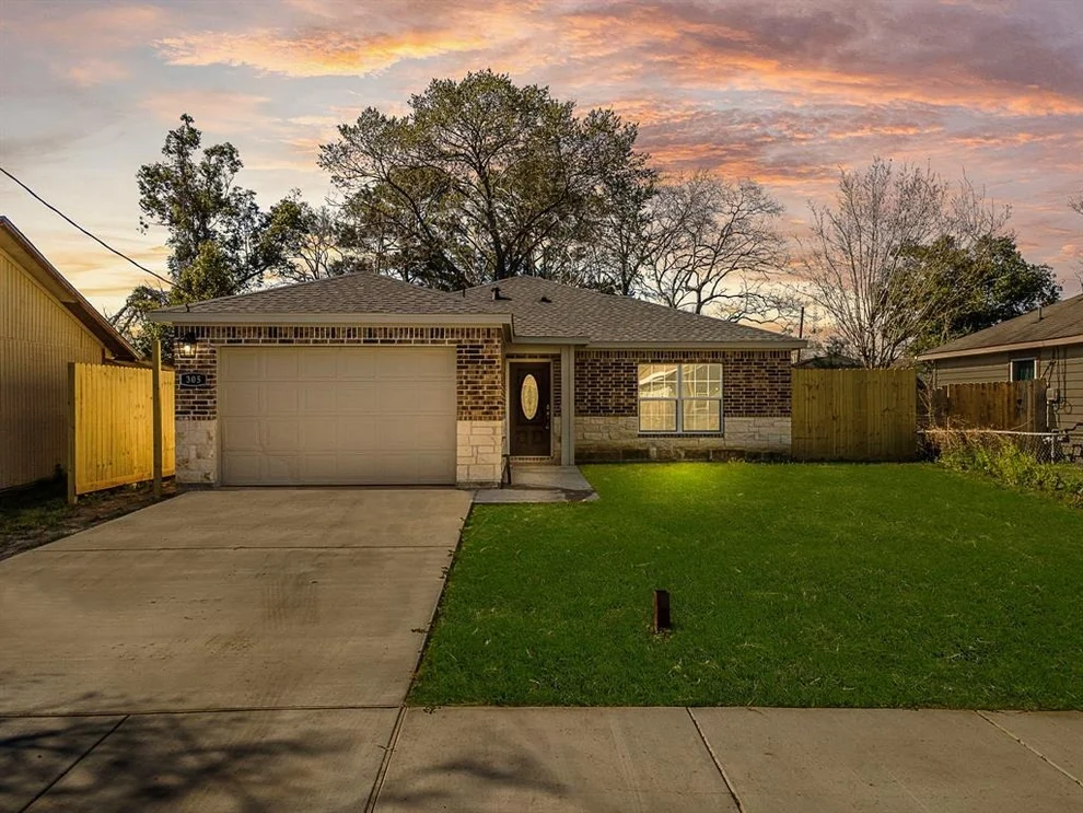 Unit for sale at 305 E Humble Street, Baytown, TX 77520