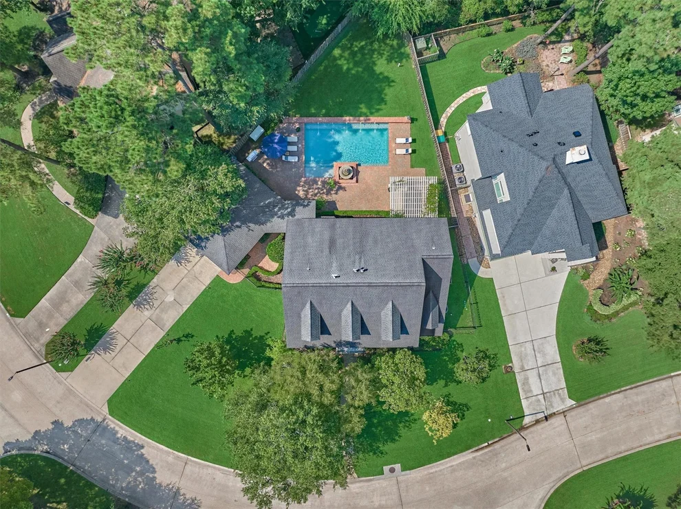 Unit for sale at 105 Treescape Circle, The Woodlands, TX 77381