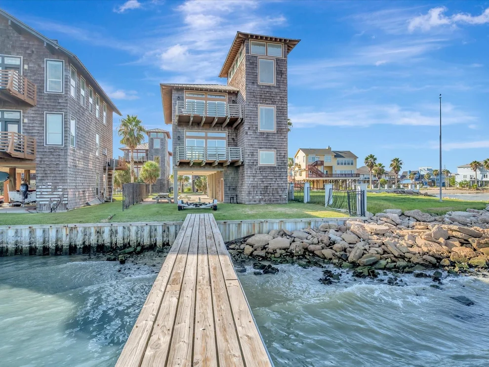 Unit for sale at 606 2nd St, Seabrook, TX 77586