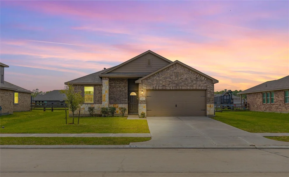 Unit for sale at 213 Kickapoo Drive, Anahuac, TX 77514
