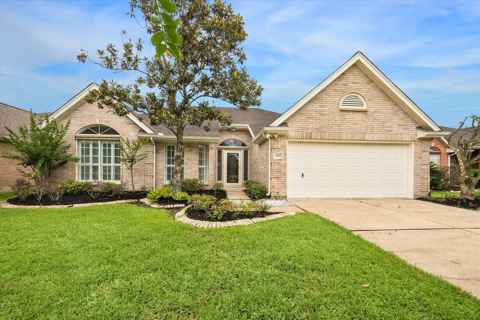 Unit for sale at 3827 E Peach Hollow Circle, Pearland, TX 77584