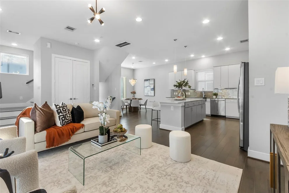 Unit for sale at 8409 Hempstead Road, Houston, TX 77008