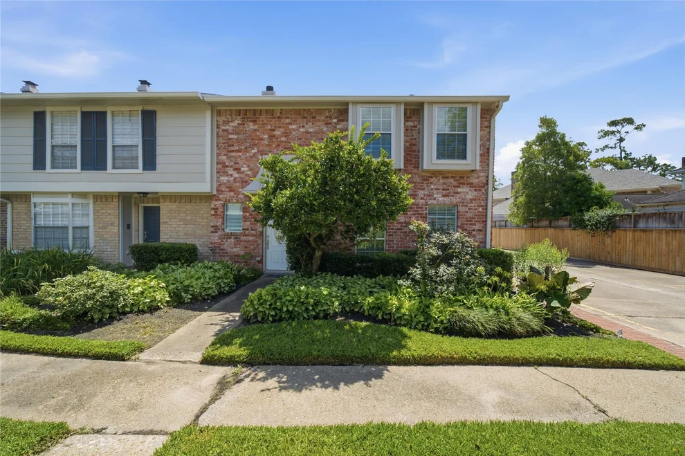 Unit for sale at 727 Bunker Hill Road, Houston, TX 77024