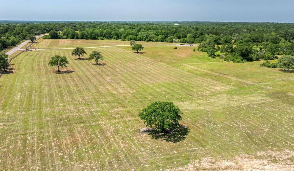 Unit for sale at 197 Oak Hill Lane, Bellville, TX 77418
