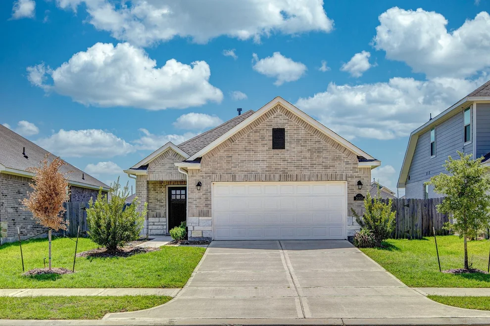 Unit for sale at 31335 Horseshoe Meadow Bend Lane, Fulshear, TX 77441