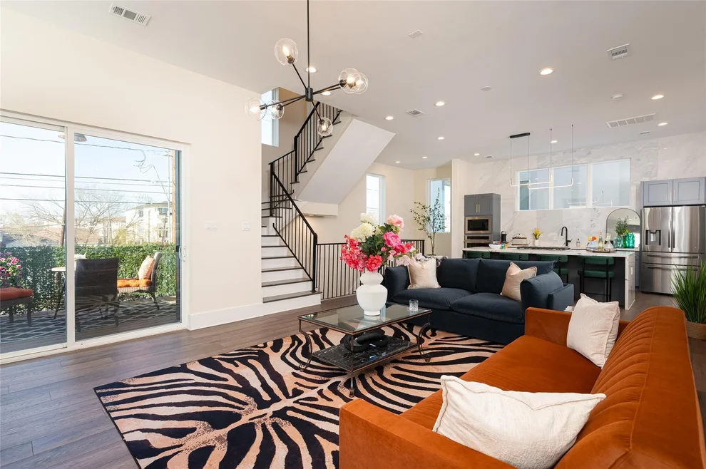 Unit for sale at 915 Thompson Street, Houston, TX 77007