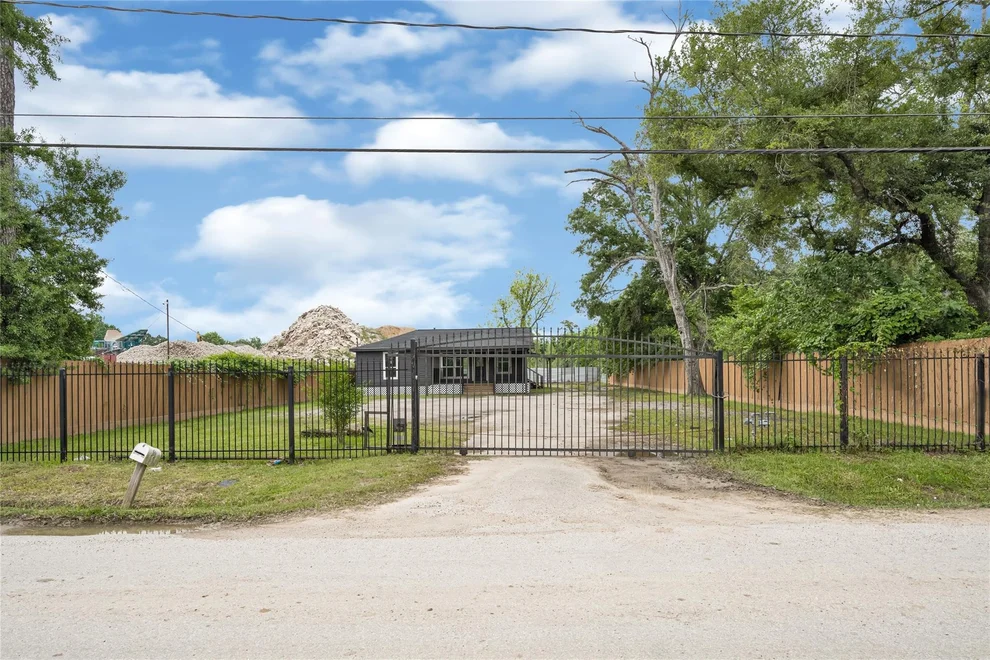 Unit for sale at 2631 Mansfield Street, Houston, TX 77091