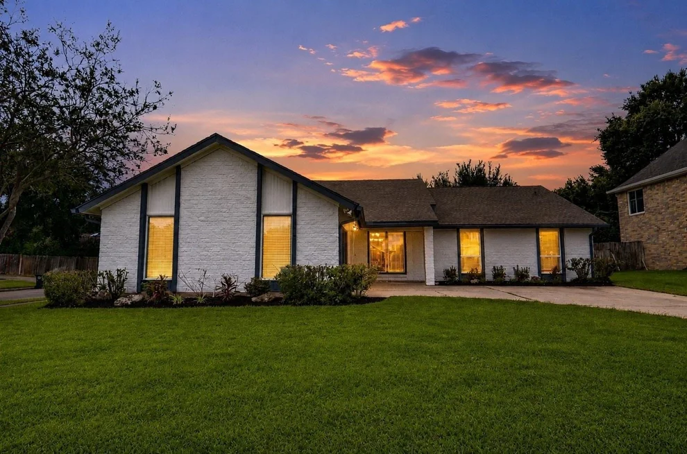 Unit for sale at 2903 Pepperwood, Sugar Land, TX 77479