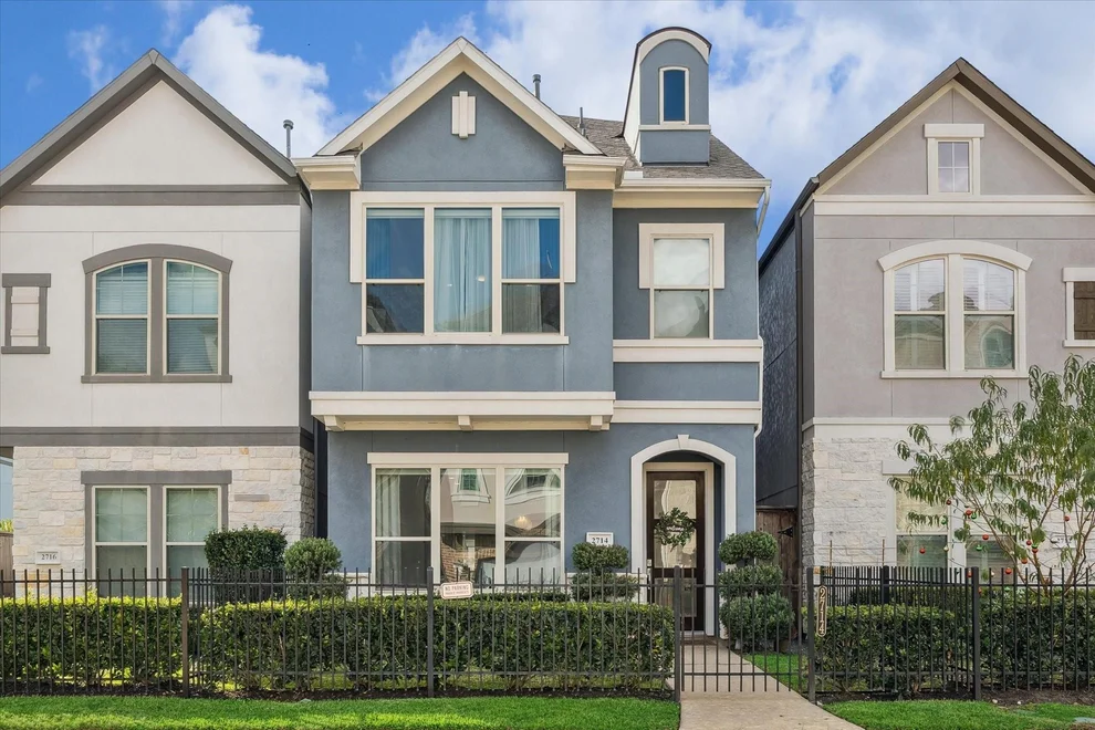 Unit for sale at 2714 Strathwood Lane, Houston, TX 77082