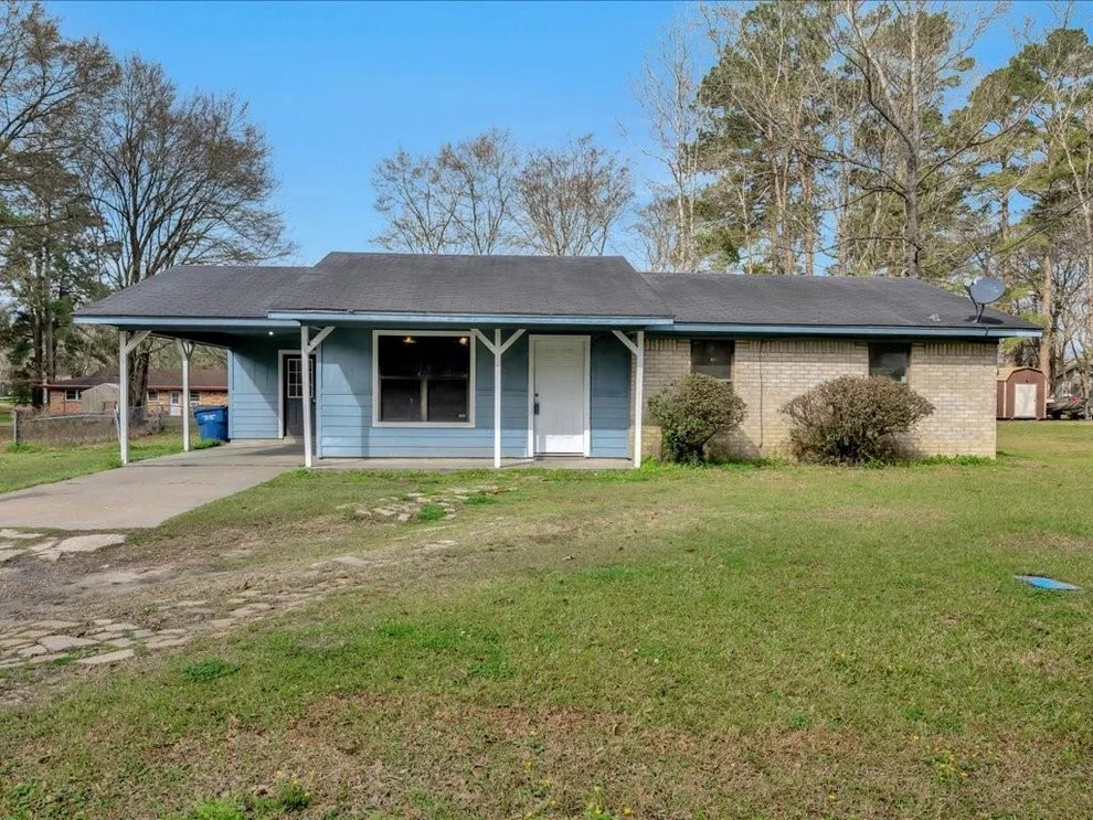 Unit for sale at 216 S Arkansas Street, Huntington, TX 75949