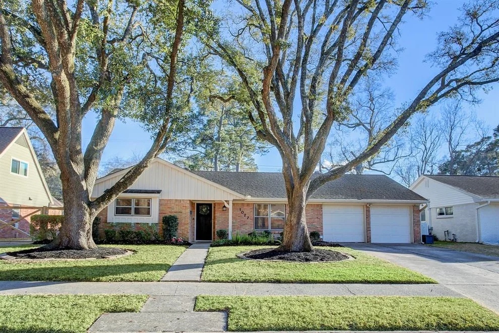Unit for sale at 1027 Chamboard Lane, Houston, TX 77018