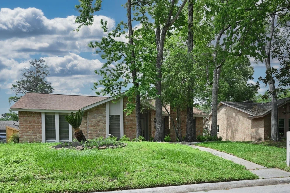 Unit for sale at 2915 Laurel Fork Drive, Kingwood, TX 77339