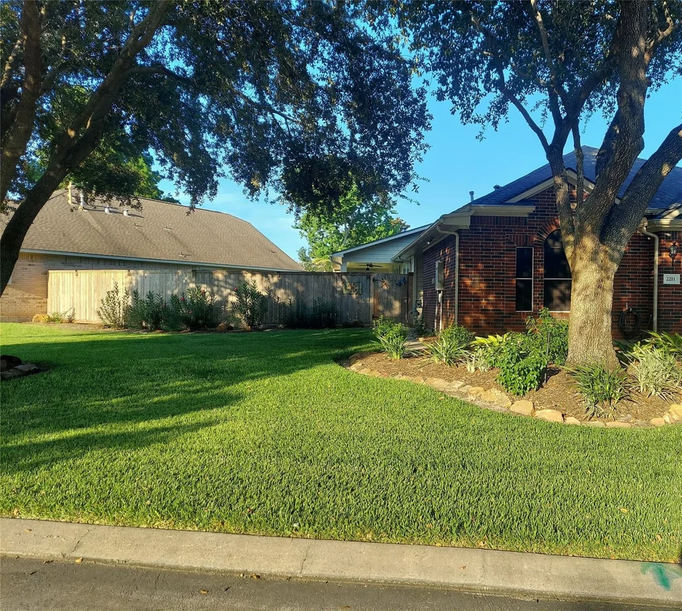 Unit for sale at 2211 W Marsala Drive, Pearland, TX 77581