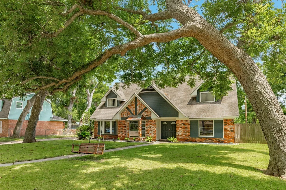 Unit for sale at 55 Willow Court, Lake Jackson, TX 77566