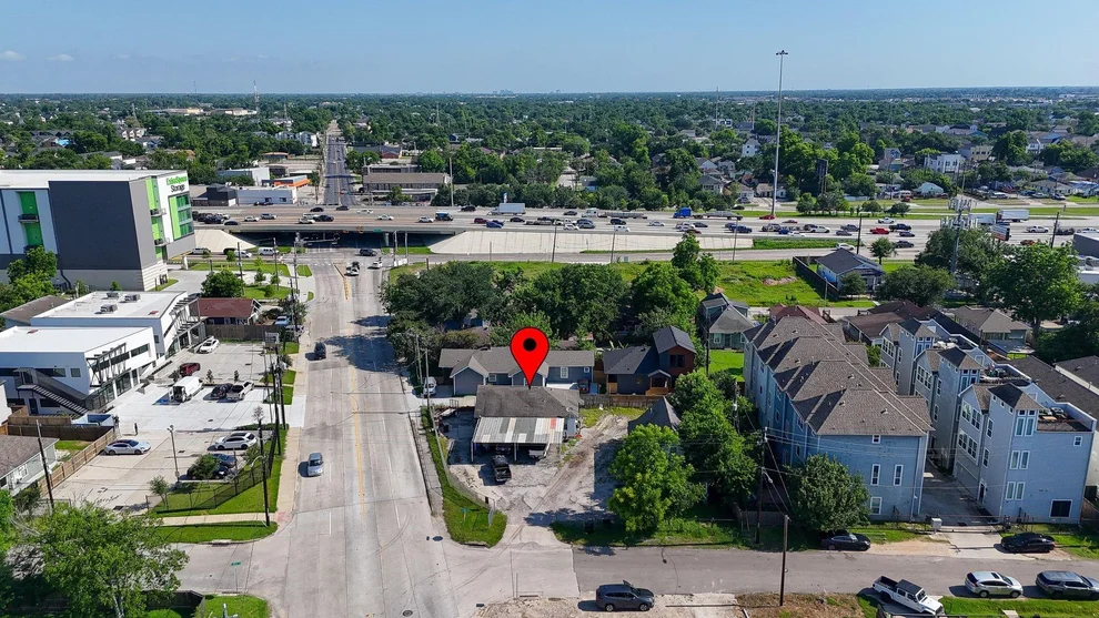 Unit for sale at 707 E 28th Street, Houston, TX 77009