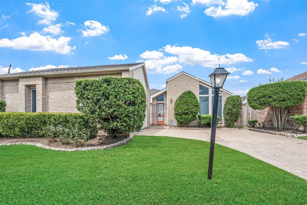 Unit for sale at 12906 Ashford Chase Drive, Houston, TX 77082