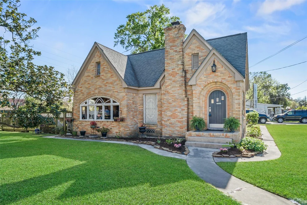 Unit for sale at 200 S Cherry Street, Tomball, TX 77375