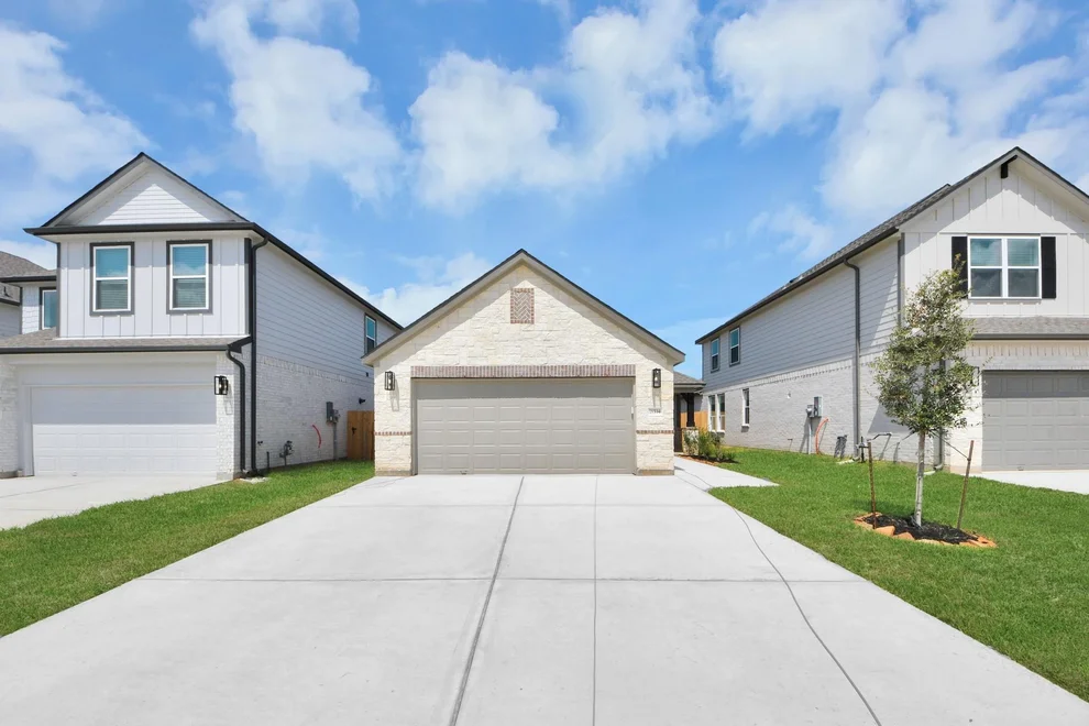 Unit for sale at 18534 Athena Flower Drive, Fresno, TX 77545