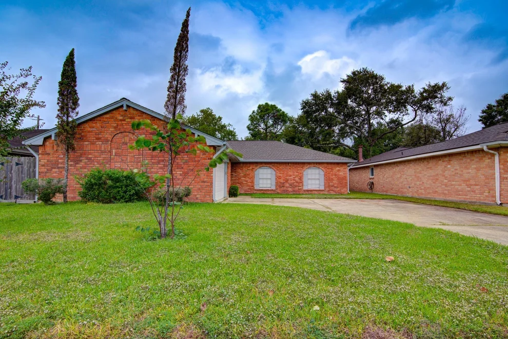 Unit for sale at 10007 Rustic Gate Road, La Porte, TX 77571