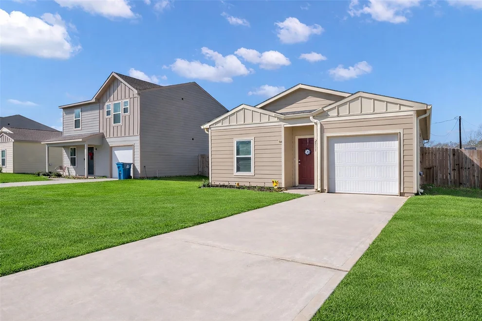 Unit for sale at 2511 17th Street, Hempstead, TX 77445