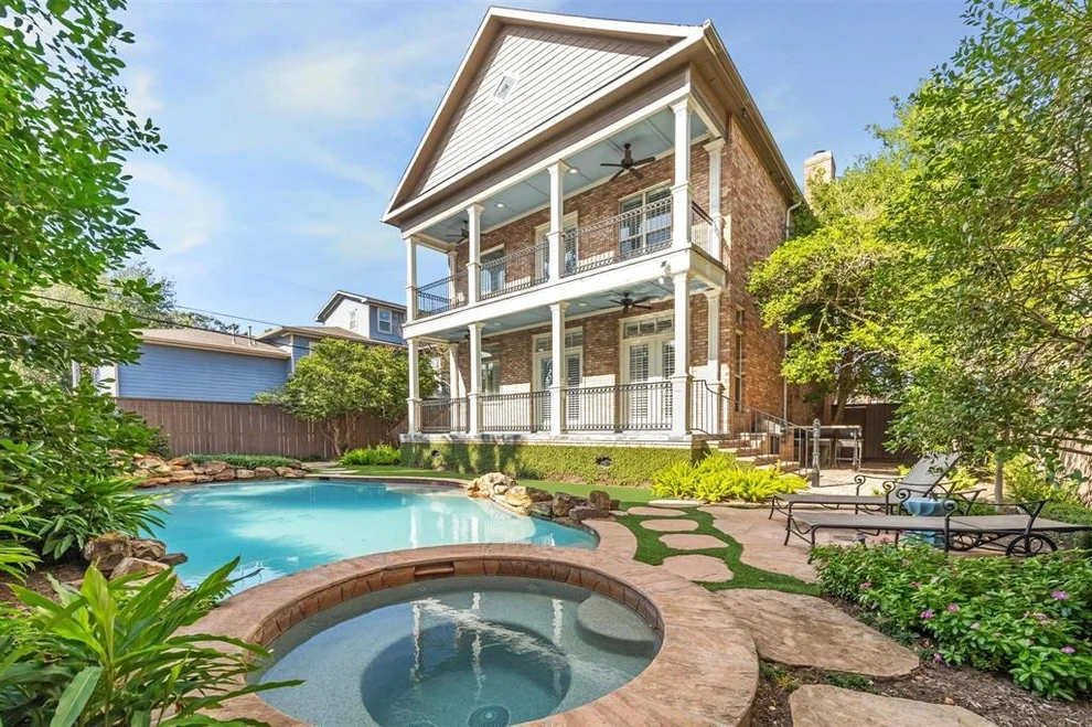 Unit for sale at 204 W 10th Street, Houston, TX 77008