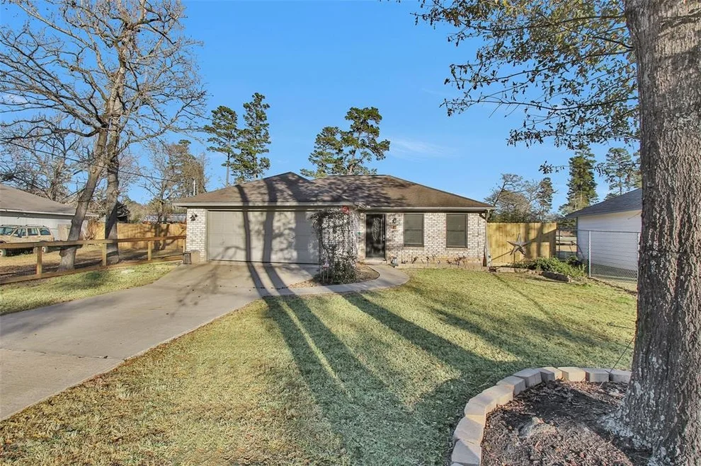Unit for sale at 9839 Pine Point Drive, Montgomery, TX 77316