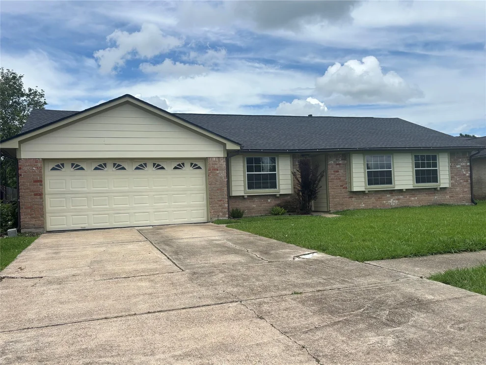 Unit for sale at 8427 Gulfwood Lane, Houston, TX 77075
