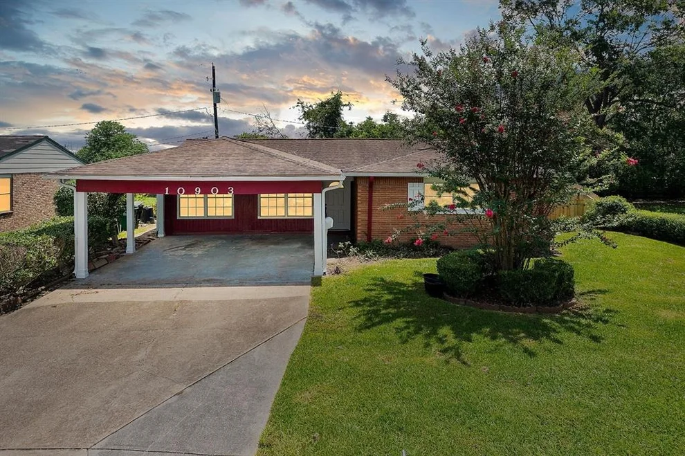 Unit for sale at 10903 Faircroft Drive, Houston, TX 77048