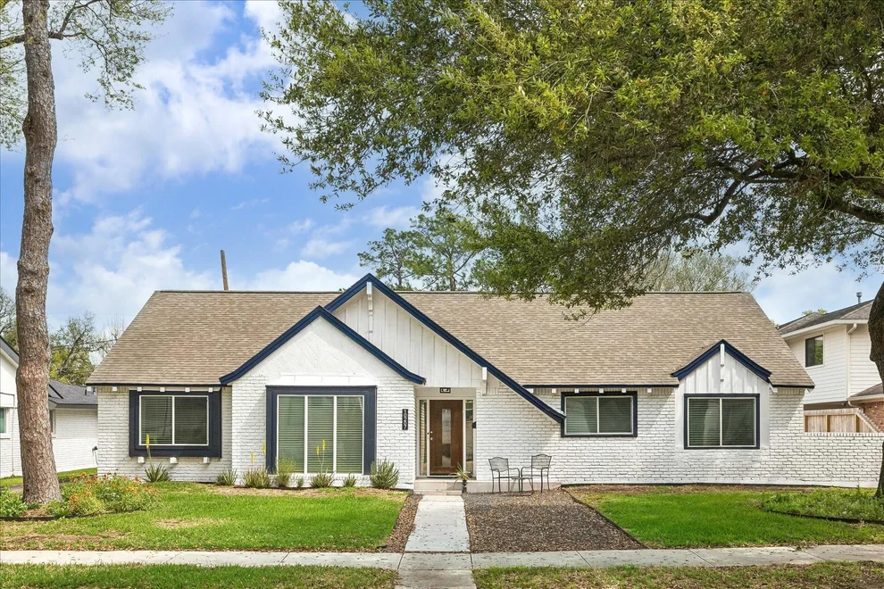 Unit for sale at 10207 Scofield Lane, Houston, TX 77096